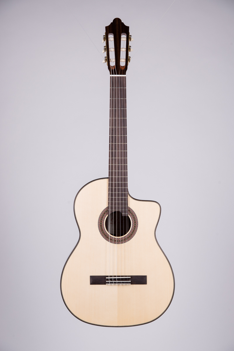 Duke Konzertgitarre Student F Cut/Tonabnehmer 4/4